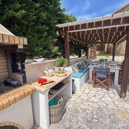 爱奥尼亚别墅 * Volímai